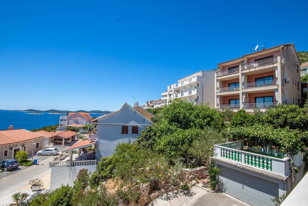 Apartments Rosanda Pakoštane Buitenkant foto